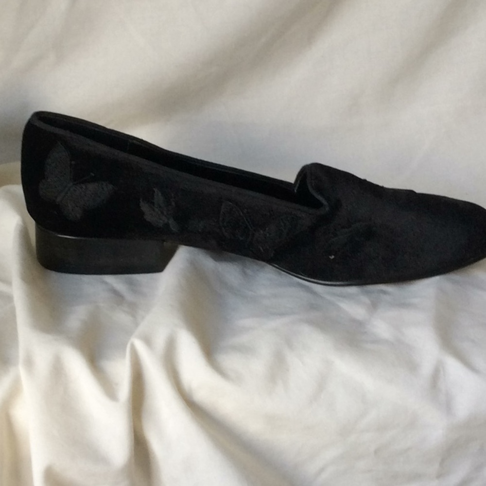 Adorable loafers-butterfly embossed